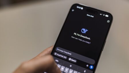 Vypněte AI na telefonu. Ani to nevíte, ale drze o vás všechno sbírá a sleduje každý krok. Krmíte ji daty zbytečně