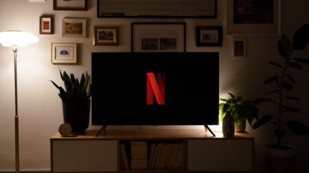 Netflix na televizi se seká, protože ji Češi mají zásadně připojenou špatně. Vraťte se ke kabelu a odpojte Wi-Fi