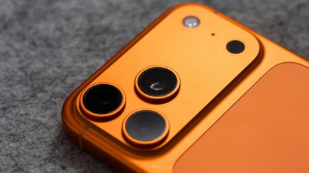 iPhone v Evropě dostane funkci, kterou Apple v USA záměrně blokuje. Brusel ho donutil otevřít systém