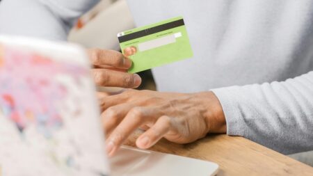 Nakupování na e-shopech už není tak bezpečné. Neviditelný virus krade údaje z karty přímo při placení a nikdo ho neodhalí