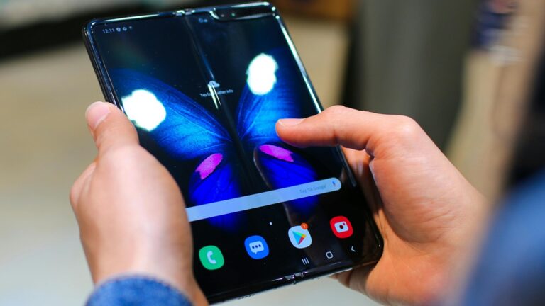 Samsung skládací telefon