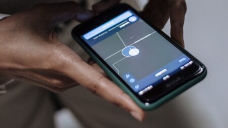 Někdo vás může sledovat přes skrytý lokalizátor. Android umí varovat, ale musíte mu to povolit