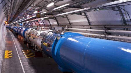 Český doktorand vyřešil problém, s nímž si CERN nevěděl rady desítky let. Teď chtějí jeho metodu pro největší urychlovač světa
