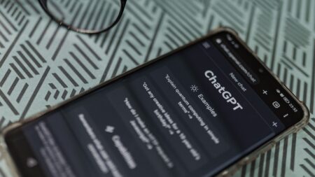 Samsung a Apple vsadily všechno na AI. Chtějí vás přesvědčit, že váš telefon je zastaralý, i když funguje skvěle