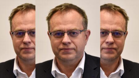 Moravec prozradil svůj plat v ČT: 90 tisíc hrubého. Politici včetně Babiše a Okamury roky tvrdili, že bere statisíce