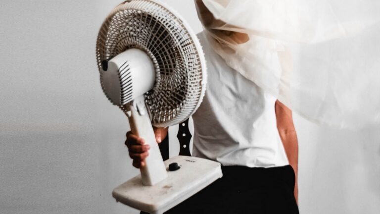 Ventilátor u okna
