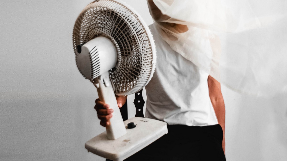 Nad 37 °C ventilátor vypněte, varuje fyzik. Ověřili jsme, jestli má pravdu, nebo přehání