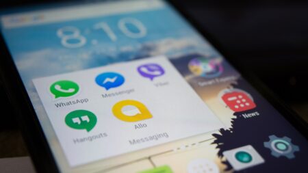 Nová funkce WhatsAppu odhalí podvod dříve, než stačíte odpovědět. Zatím ji ale musíte zapnout ručně