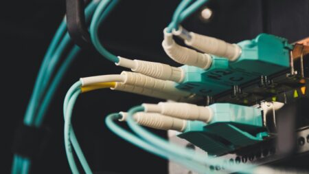 Rychlost internetu vám operátor večer přiškrtí i několikanásobně. Není to náhoda, ale můžete ho zrychlit