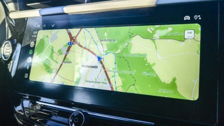 Gemini v Android Auto mluví víc než spolujezdec. Jedno nastavení v telefonu ji spolehlivě umlčí