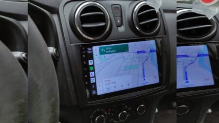 V Android Auto je skrytý režim, který odemkne aplikace zakázané Googlem. Funguje i na 11 let starém autě