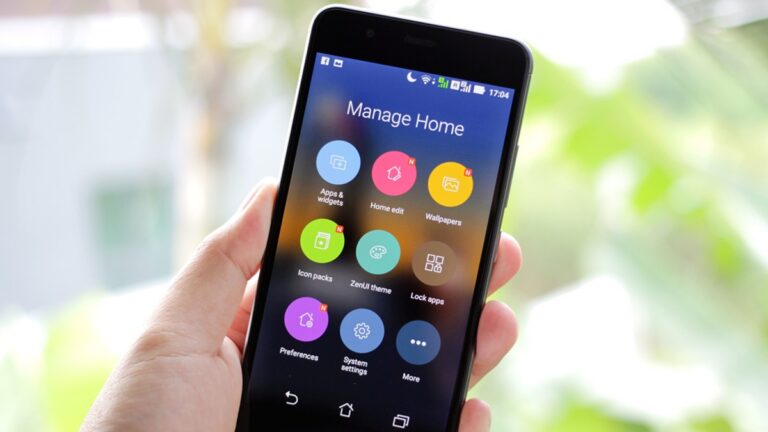 Android telefon aplikace v menu, v ruce