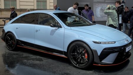 „Elektrická limuzína“ Hyundai Ioniq 6 N dostala v testu 8,4 z 10. Chová se jako závodní auto, stojí přitom méně než Porsche