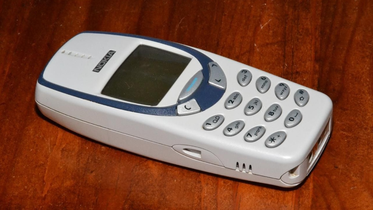 I stará Nokia v šuplíku může mít hodnotu ojetiny. Některé telefony kdysi běžné v ČR kupují sběratelé za 100 000 Kč