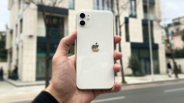 Bílý iPhone, město
