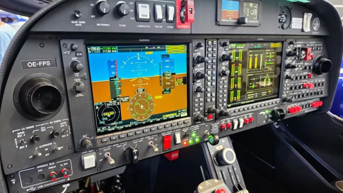 V 15 letech si v dětském pokoji postavil kokpit Boeingu 737. Dnes mu letecké školy platí za simulátory, které sám vyvíjí
