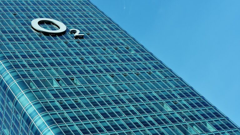 Budova O2, operátor