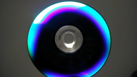 Před 20 lety začala velká válka disků, v níž Blu-ray porazil konkurenci. Z digitální éry ale vychází jako poražený