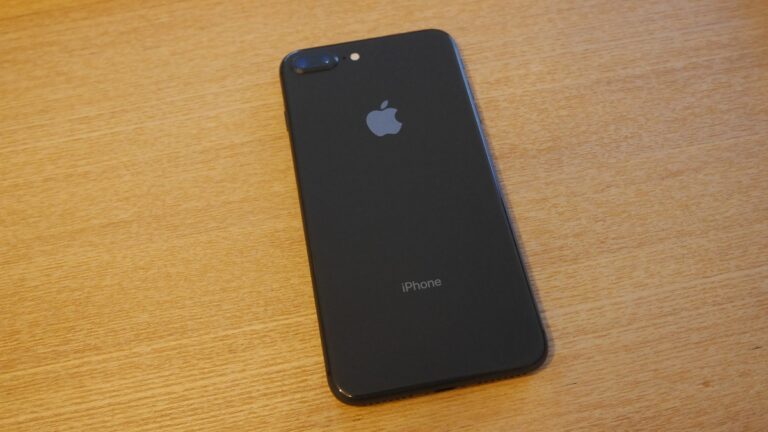 Černý iPhone, bazar