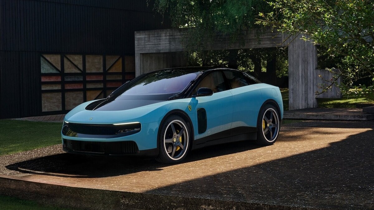 Internet se vysmíval prvnímu elektrickému Ferrari za 14 milionů Kč. Zákazníci za pár hodin vykoupili vše, co bylo skladem