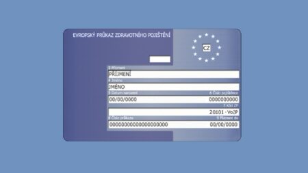 Elektronická kartička pojištěnce nahrazuje tu fyzickou, ale chybí na ní to, co lékař potřebuje jako první