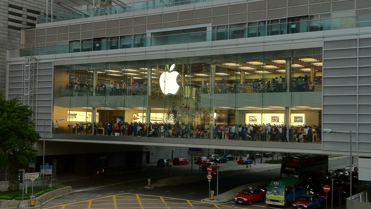 Apple žaluje OpenAI za špionáž. Bývalí zaměstnanci měli nosit na pohovory baterie, desky i tajné díly z nových produktů