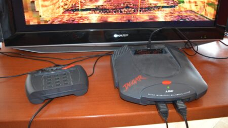 Linux běží na konzoli z roku 1993 s 2 MB RAM. Vývojář zkrotil stroj, který nenáviděli i tvůrci her