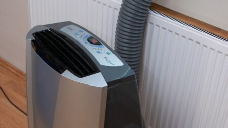 Všechny přenosné klimatizace mají stejný problém. Řešení za pár korun zvýší výkon až o 30 %