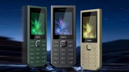 Nokia za 800 Kč vydrží 45 dní bez nabíjení a ještě vám dobije smartphone. Má i baterku jako reflektor