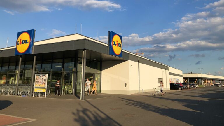 Lidl napadli hackeři a získali vaše jméno, telefon i e-mail. Teď čekají, až kliknete na falešnou SMS