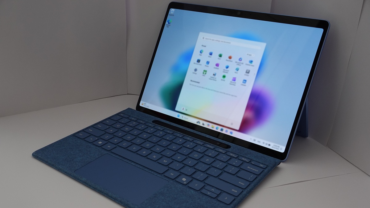 Ani Microsoft nedokázal rozchodit Windows 11 s 8 GB RAM. Nový Surface za 23 tisíc Kč mu zamrzá při běžné práci