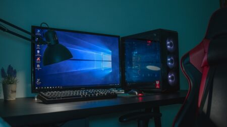 „Hloupý“ zaměstnanec vpustil hackery do firemního systému. Nepotřebovali najít slabinu, poprosili ho o přístup