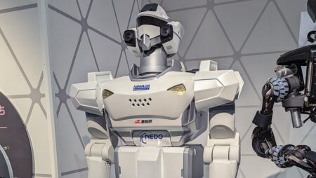 V Číně otevřou hotel, kde nebude pracovat jediný člověk. Recepci, pokoje i kuchyni obslouží roboti