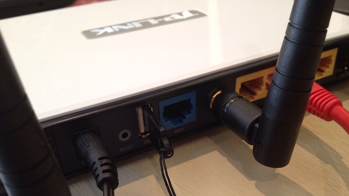 USB port na zadní straně routeru má funkci, kterou skoro nikdo nepoužívá. Ušetří vám za cloud i za tiskárnu
