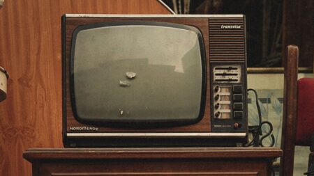 Stará televize vás ročně může stát přes 5 000 Kč na elektřině. Nová LED spotřebuje zlomek, rozdíl je propastný