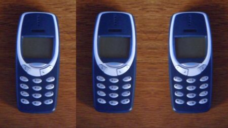Kdysi chtěl tento telefon každý, dnes je k ničemu. V aukci se ale prodává za více než 10 tisíc Kč