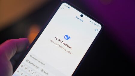 PČR je nekompromisní, za svléknutí dívky přes AI hrozí mladíkovi z Pardubicka až 5 let vězení. Fotku rozeslal známým