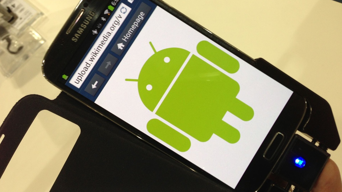 Microsoft nově zablokuje upravené telefony. Kdo má root nebo jailbreak, přijde bez varování o účet