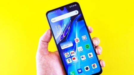 Android ukradl Applu oblíbený trik s přiložením telefonů. V kódu Google Kontaktů se skrývá funkce rychlého sdílení