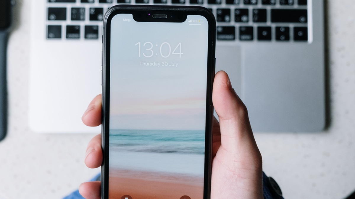 Apple žaluje britskou vládu, která chce číst šifrované zprávy. Loni pomohl situaci vyřešit až Trump