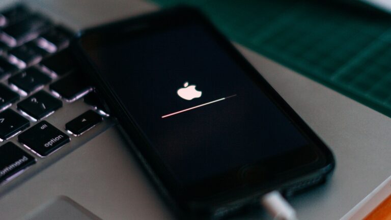 Telefon iPhone, nabíjení, nabíječka