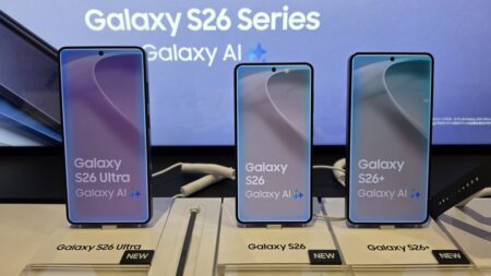 Samsung Galaxy S26 Ultra skryje displej před zvědavýma očima. Stačí zmáčknout tlačítko a z boku neuvidí nic