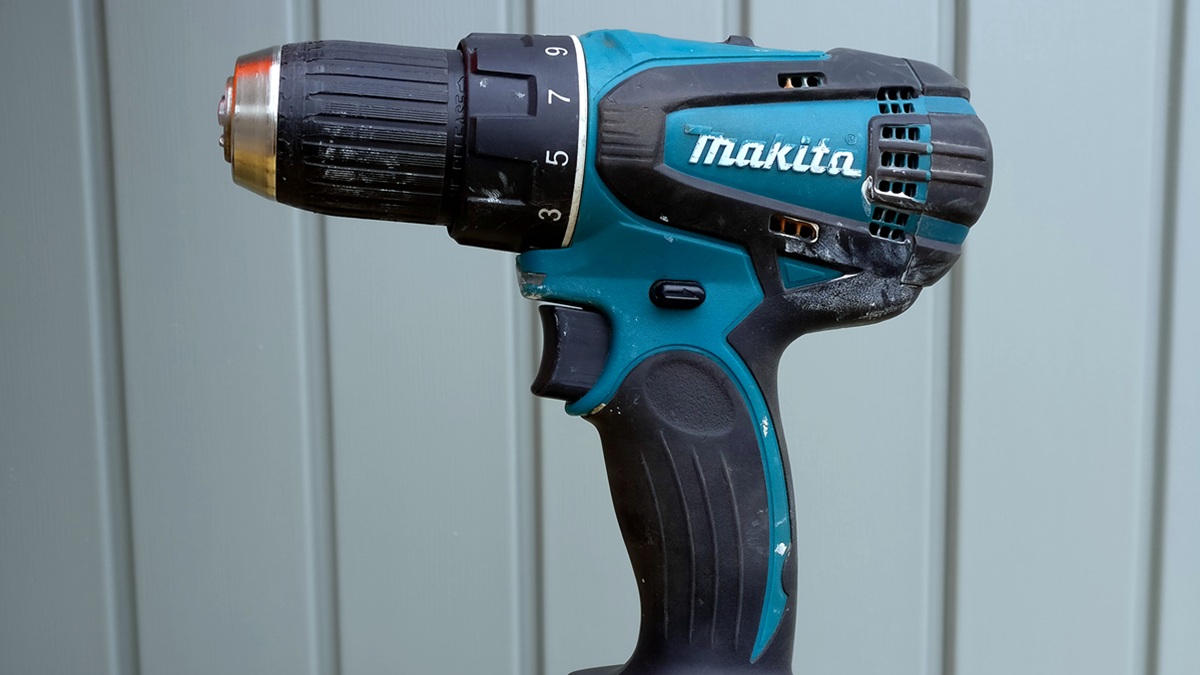 Makita z Aliexpressu za třetinu ceny vypadá jako originál. Po rozebrání jsme zjistili, jak moc výrobce šetřil
