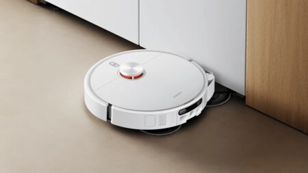 Vysavač za 12 tisíc Kč uklidí rohy a lišty jako protějšek za 25 tisíc. Xiaomi přidalo výsuvná ramena, která mění pravidla hry
