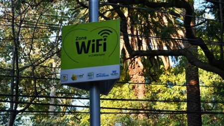 Wi-Fi zdarma v parcích i na náměstích: EU zaplatila přes 3 miliardy Kč za síť, o které většina Čechů neví