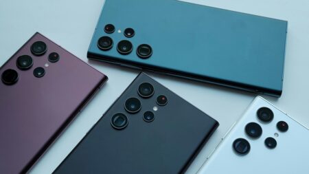 Samsung prohrál soud o Galaxy S22 a odmítl zaplatit. Podvedení majitelé měli dostat přes 4 000 Kč každý