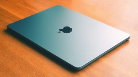 „Malá appka pro Mac změnila způsob, jakým při práci poslouchám hudbu,“ hodnotí redaktor. Měl by ji mít i samotný macOS