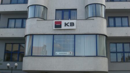 Zadáte PIN do aplikace KB a peníze mizí. Falešná přihlašovací obrazovka cílí na Čechy, prozradí ji jediný detail