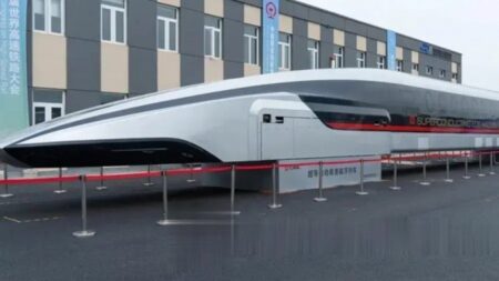 Z nuly na 800 km/h za 5,3 sekundy: Čínský „vlak“ vystřelený katapultem je budoucnost. A žádné kolo se země nedotkne