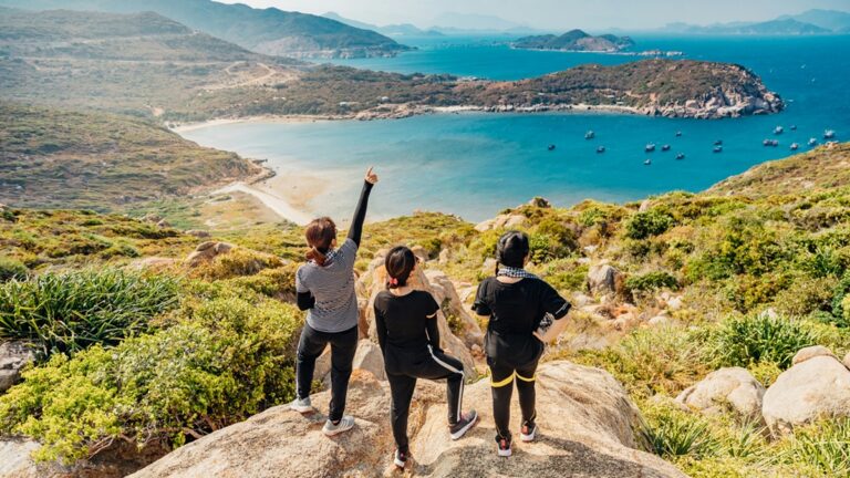 Dovolená, moře, treking ve Vietnamu, tři ženy